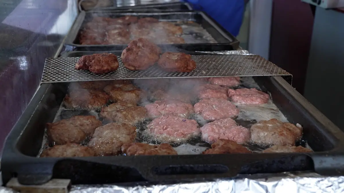 Einmal noch gibt es Frikadellen: Der gesamte Erlös geht an den erkrankten Frikadellen-Freddy