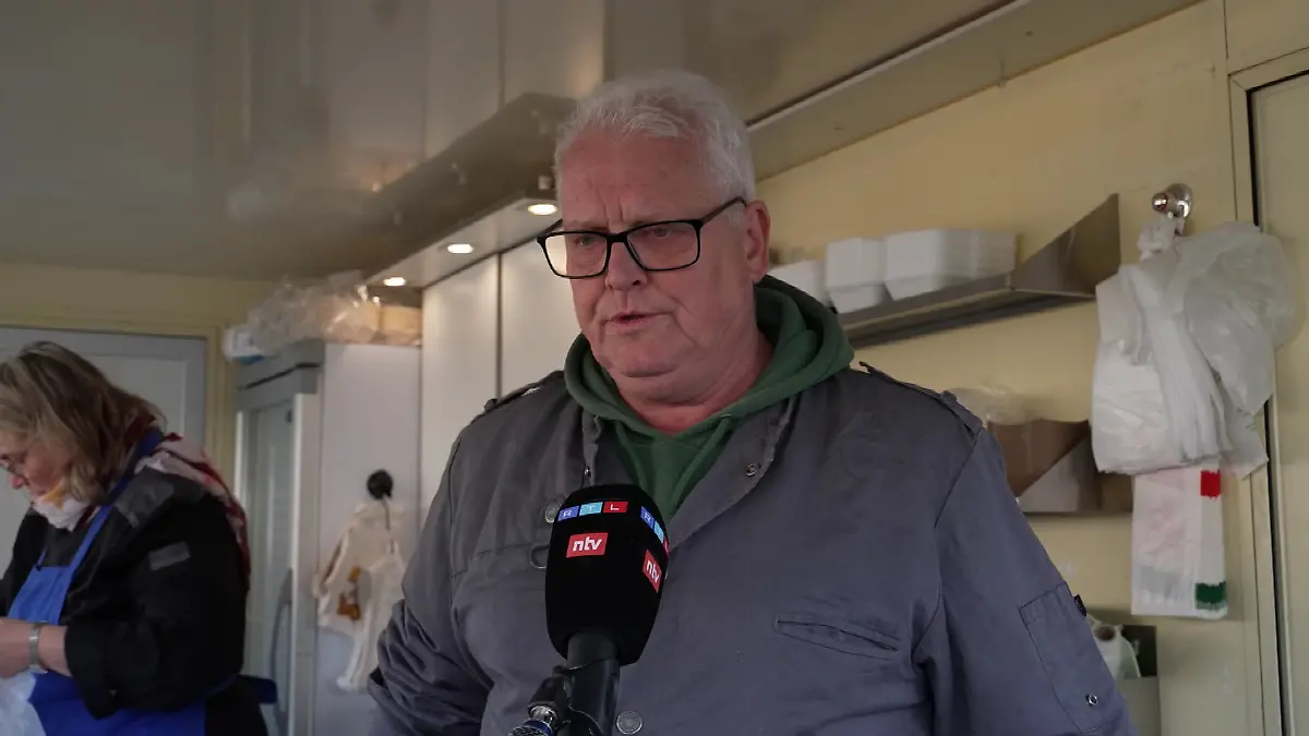 Haben für Frikadellen-Freddy sofort den Imbisswagen aufgemacht: Heike und Uwe Gambalat