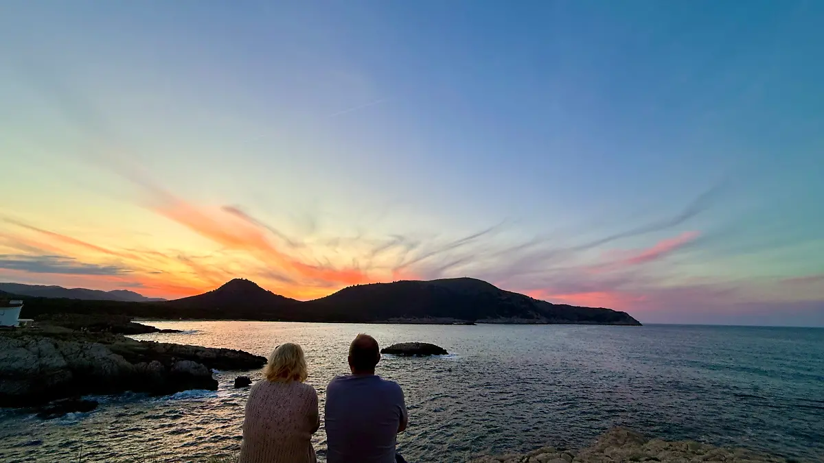 23.06.2025, Beliebtes Reiseziel der Deutschen, Mallorca. Hier in Cala Ratjada, Sonnenuntergang an der Cala Agulla.