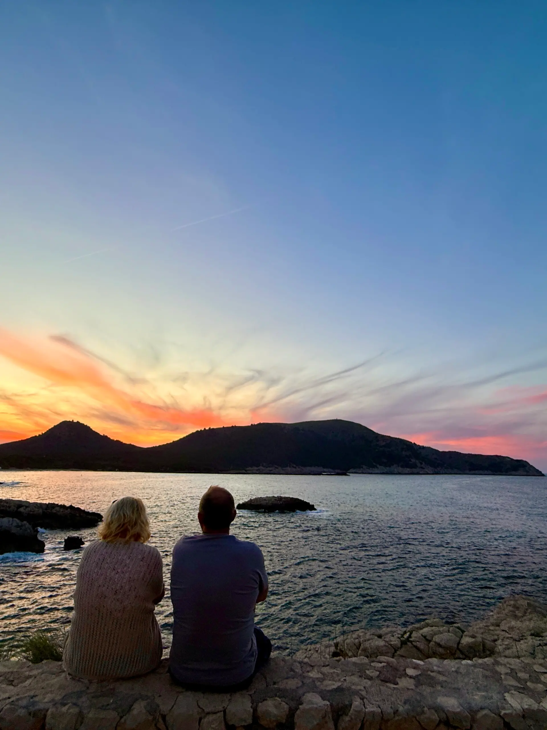 23.06.2025, Beliebtes Reiseziel der Deutschen, Mallorca. Hier in Cala Ratjada, Sonnenuntergang an der Cala Agulla.