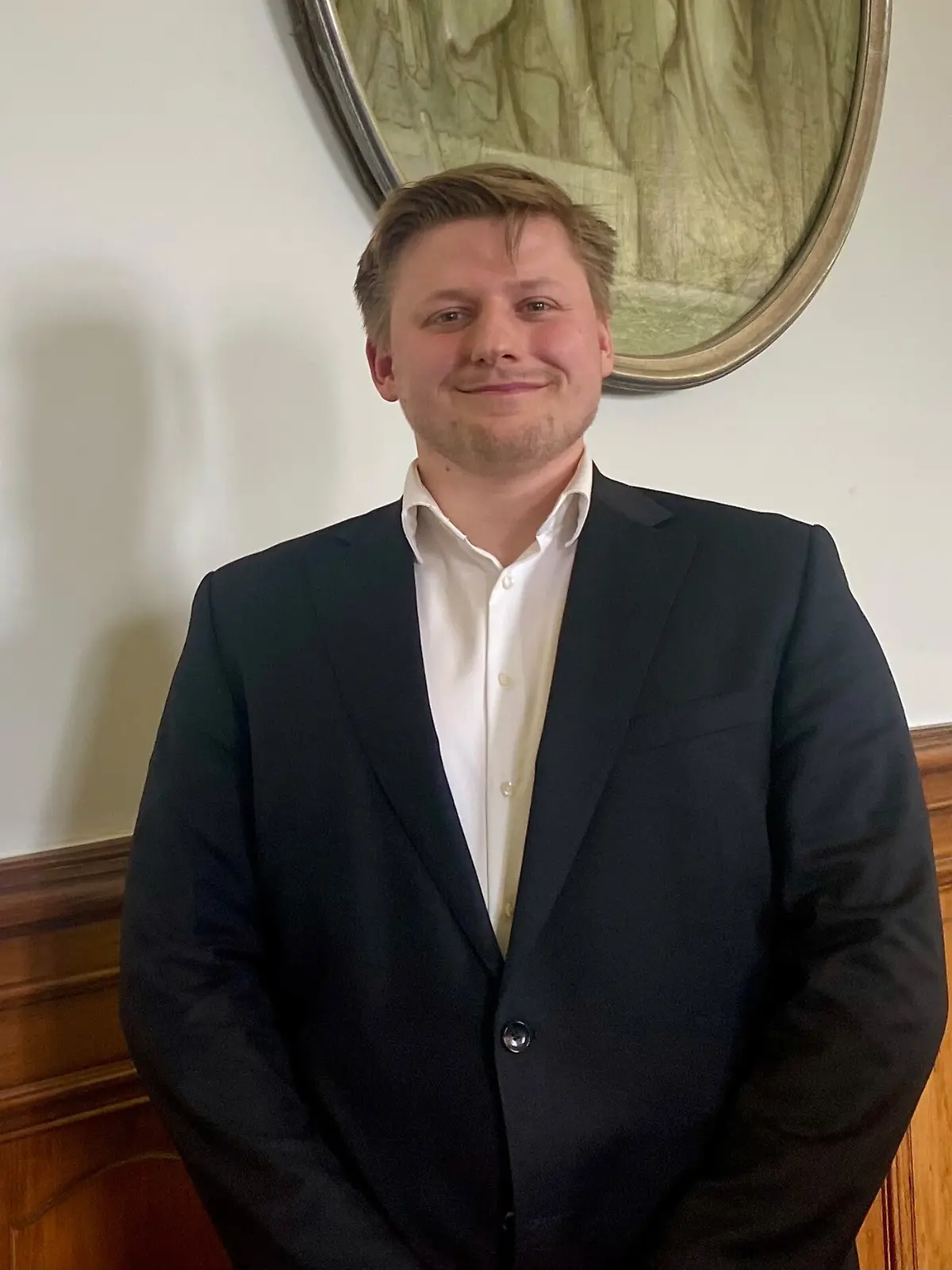 Der Satiriker Sebastian Hotz alias El Hotzo steht vor dem Urteilsspruch im Kammergericht Berlin. Wegen eines bitterbösen Kommentars über das Attentat auf Trump im US-Wahlkampf musste der Satiriker Sebastian Hotz alias El Hotzo erneut vor Gericht.