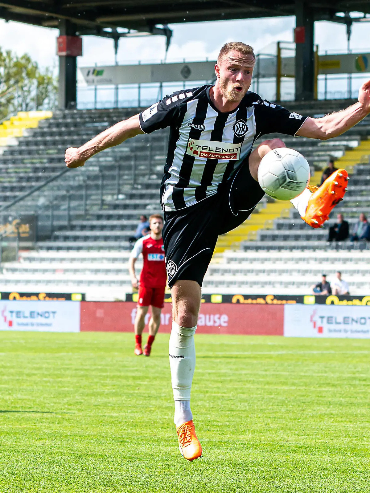 Steffen Kienle VfR Aalen, 23 nimmt den Ball aus der Luft an, VfR Aalen vs. Wormatia Worms, Freundschaftsspiel, Fussball, Herren, 06.05.2023 EIBNER/Michael Schmidt VfR Aalen vs. Wormatia Worms, Freundschaftsspiel, Fussball, Herren, 06.05.2023 Aalen *** Steffen Kienle VfR Aalen, 23 takes the ball from the air, VfR Aalen vs Wormatia Worms, friendly match, football, men, 06 05 2023 EIBNER Michael Schmidt VfR Aalen vs Wormatia Worms, friendly match, football, men, 06 05 2023 Aalen Copyright: xEIBNER/MichaelxSchmidtx EP_MST
