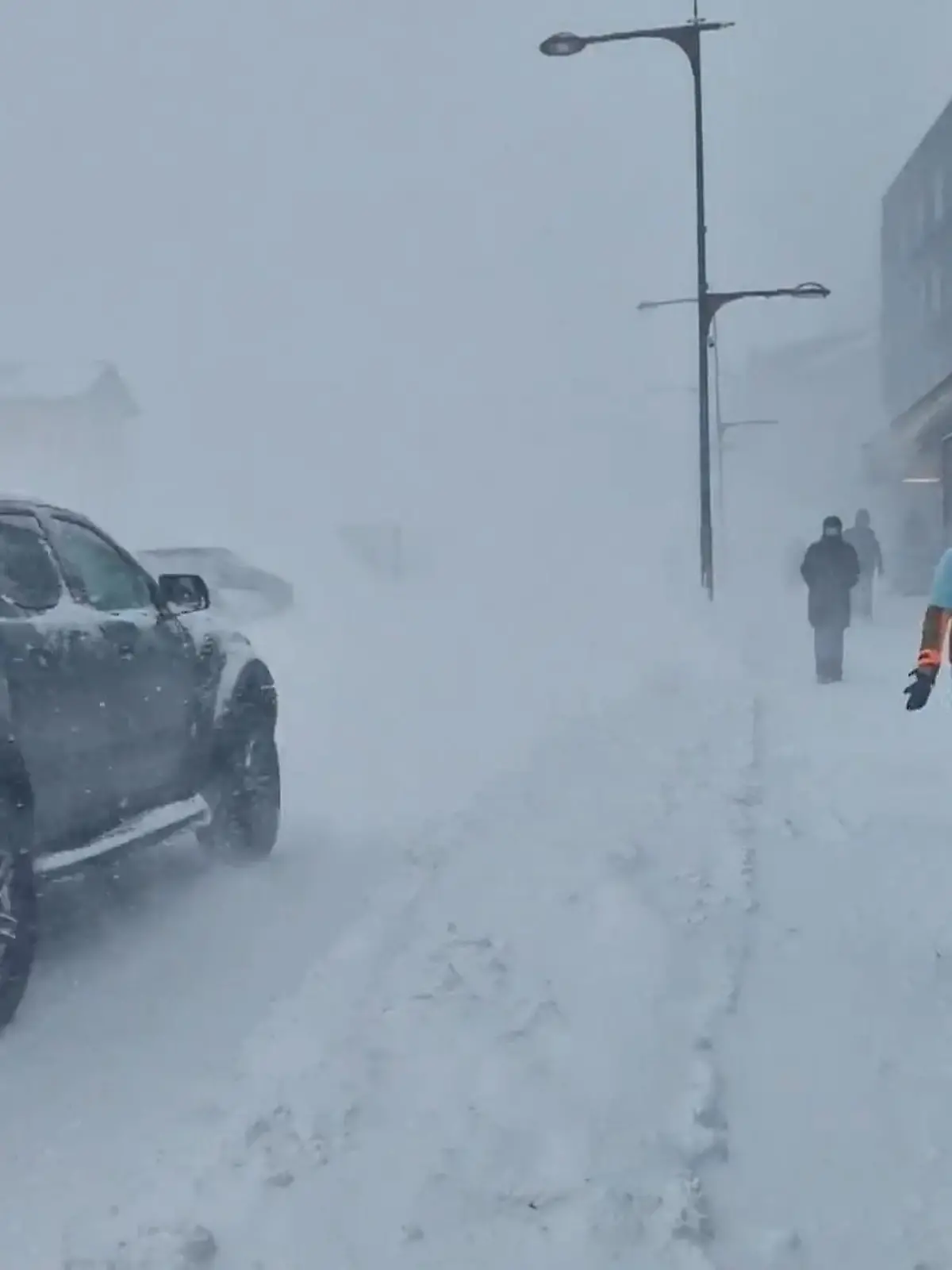 Bild zu: "Österreich versinkt erneut im Schneechaos! Sturm fegt über Urlaubsorte in den Alpen"