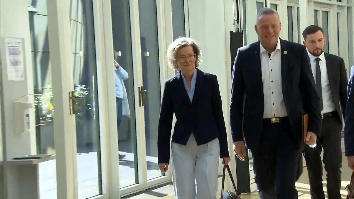 Vorwürfe gegen Scharrenbach Machtmissbrauch und Mobbing?