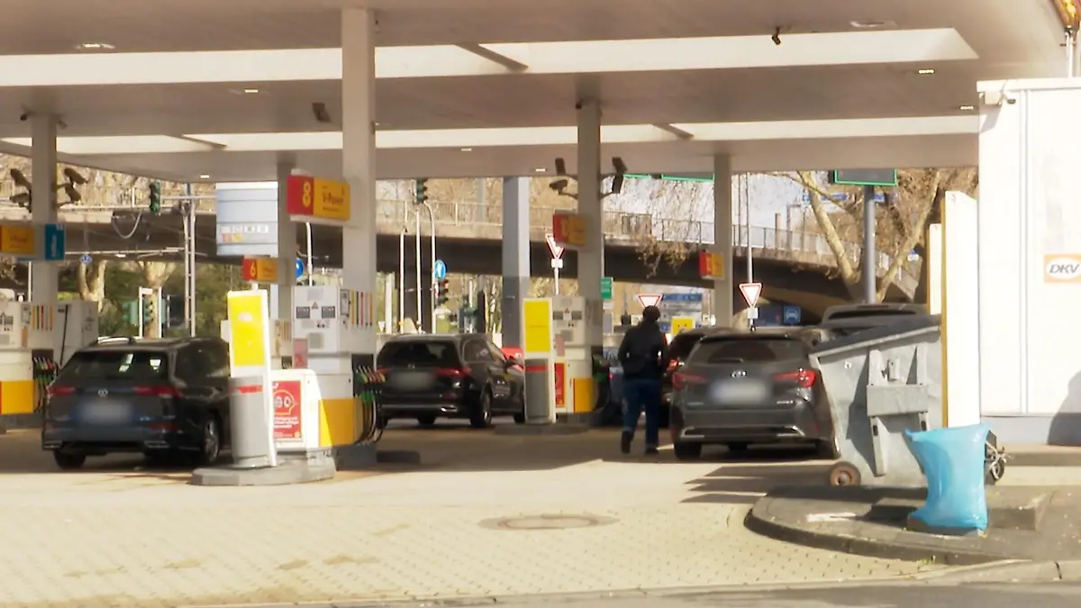 Maßnahmenpaket für Spritpreise Beschluss im Bundestag