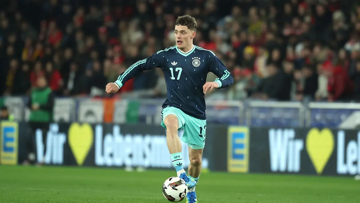 Ein Zauberer am Ball: Florian Wirtz.