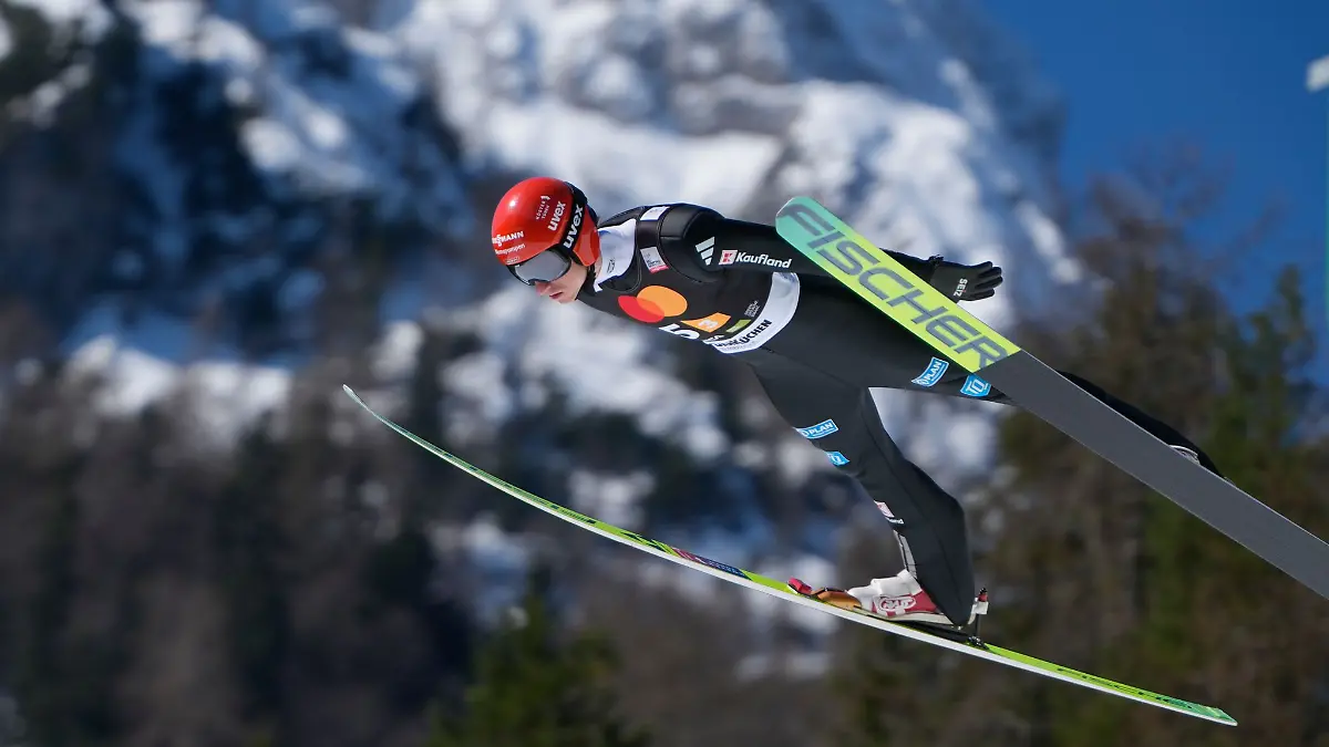 Karl Geiger konnte nur im ersten Durchgang des Teamwettbewerbs überzeugen.