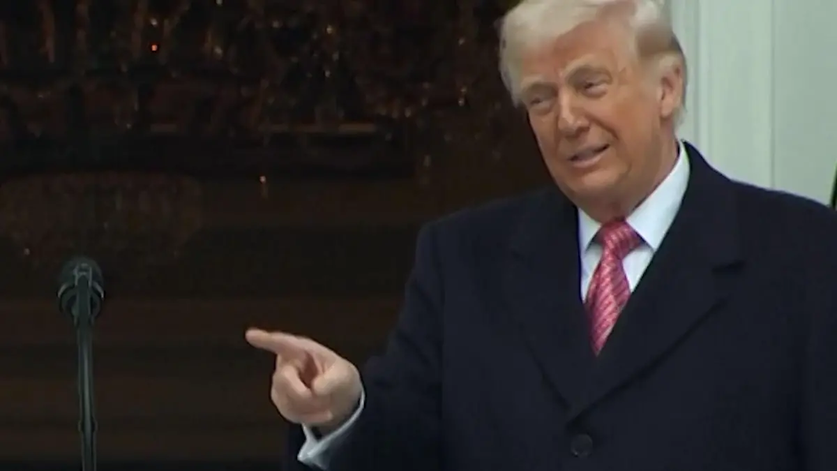 „OnlyFarms“ statt „OnlyFans“ – Donald Trumps Bauern-Rede wird zur skurrilen Show! US-Präsident feiert goldenen Traktor