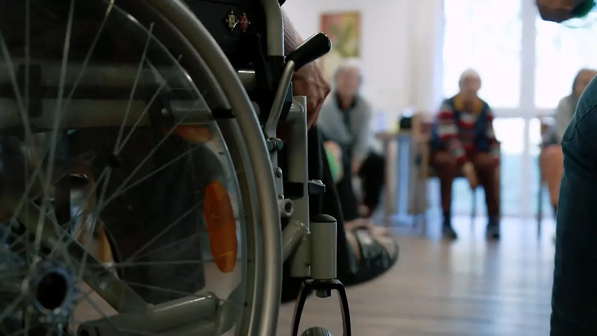 Pflege darf kein Luxus sein: Wenn Rente nicht mehr fürs Heim reicht Pflegekosten in Deutschland