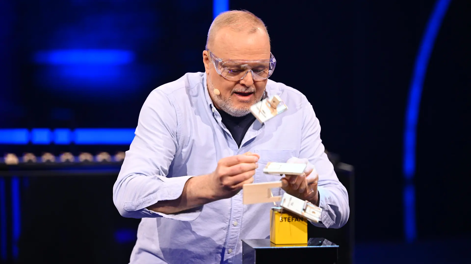 Stefan Raab beim ersten Spiel von „Stefan und Bully gegen irgendson Schnulli”. 