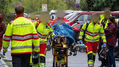 Messerangriff auf Familie in Witten: Mutter (38) und Tochter (9) weiter in Lebensgefahr