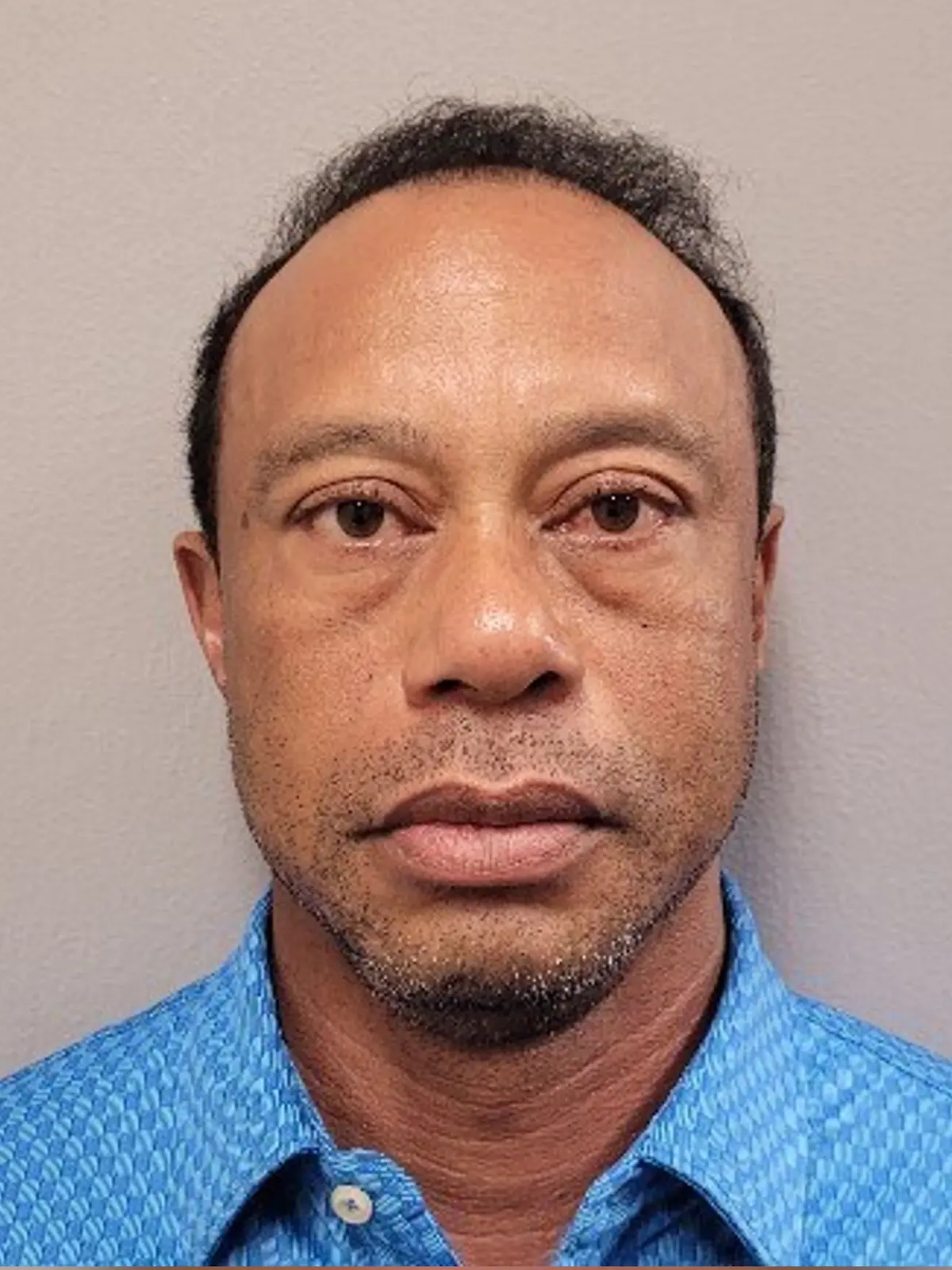 Dieses vom Martin County Sheriff's Office zur Verfügung gestellte Handout-Foto zeigt Tiger Woods am Freitag, den 27. März 2026. (zu dpa: «Drogenverdacht: US-Golfer Woods nach Festnahme freigelassen»)