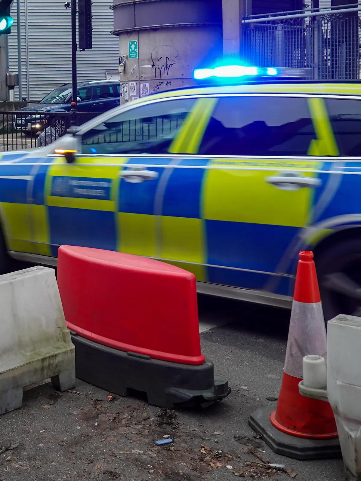 A Metropolitan Police estate vehicle responds with its flashing blue emergency lights in London, England, United Kingdom, on December 22, 2025. (Photo by Michael Nguyen/NurPhoto)