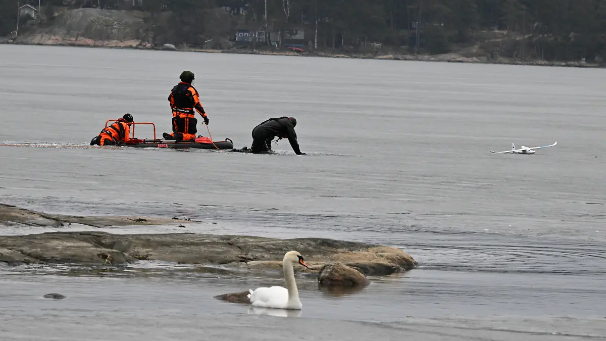 Eine nicht identifizierte Drohne wurde auf dem Meereis bei Mellsteninranta in Espoo gesichtet. Es ist noch nicht bekannt, ob die gesichtete Drohne mit den Drohnen im Gebiet von Kouvola in Verbindung steht. +++ dpa-Bildfunk +++