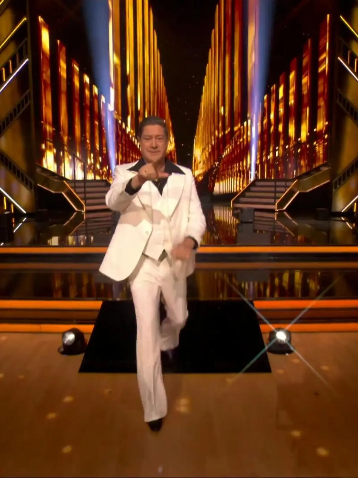 Bild zu: "Herr Llambi als John Travolta: Auch die Jury hat sich in Schale geschmissen!"