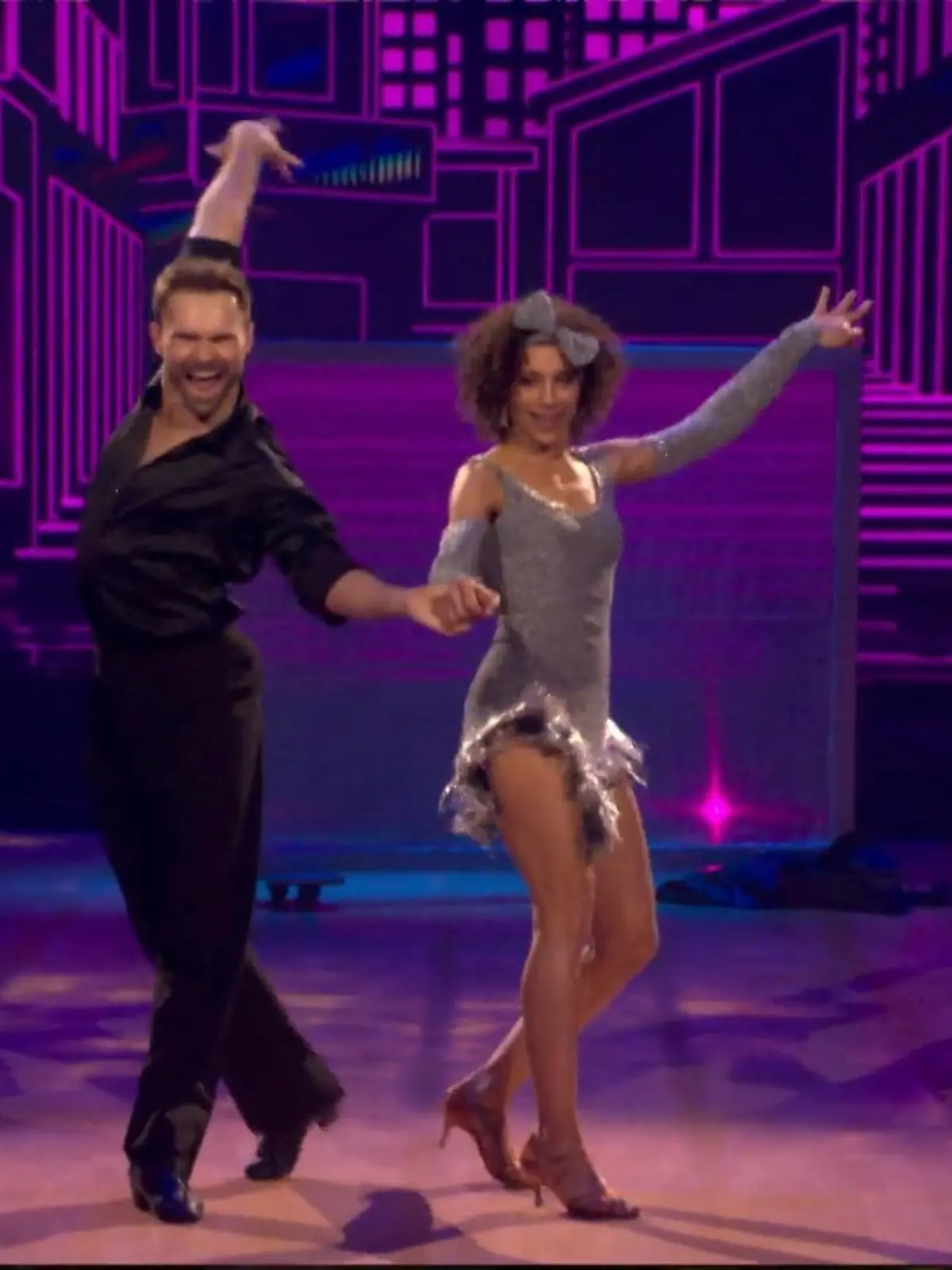 Bild zu: "Nadja Benaissa verzaubert mit einem Cha Cha Cha"