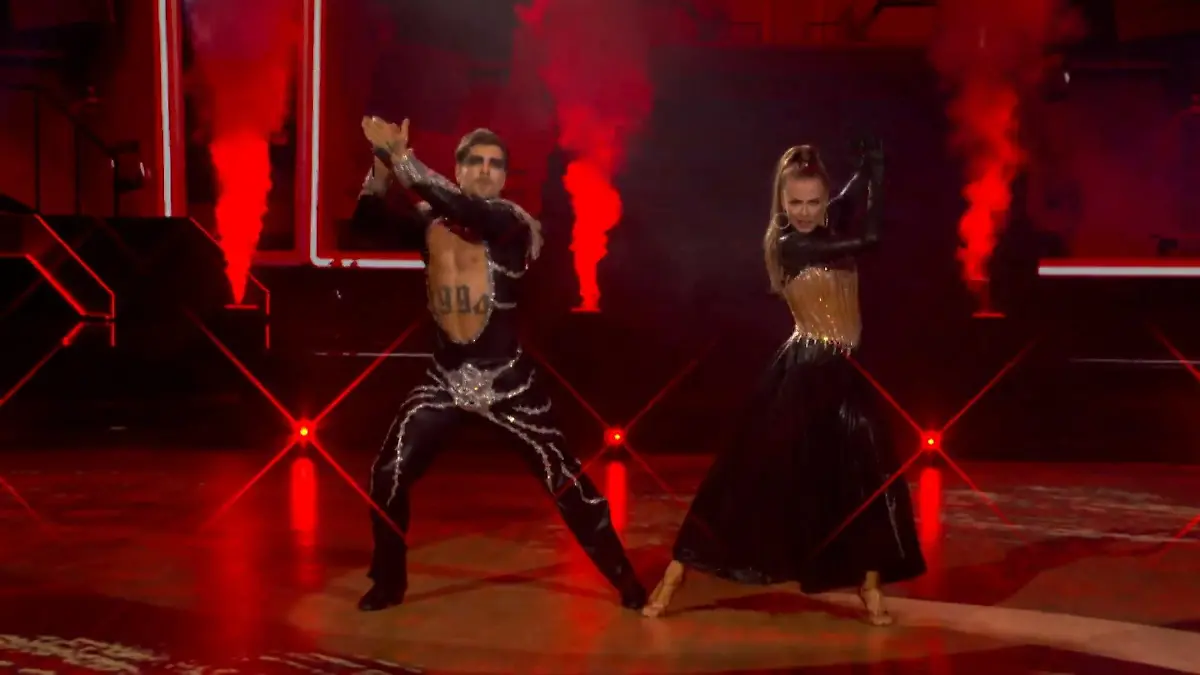 Willi Banner entfacht beim Paso Doble sein ganzes Feuer Entertainment pur bei „Let’s Dance“