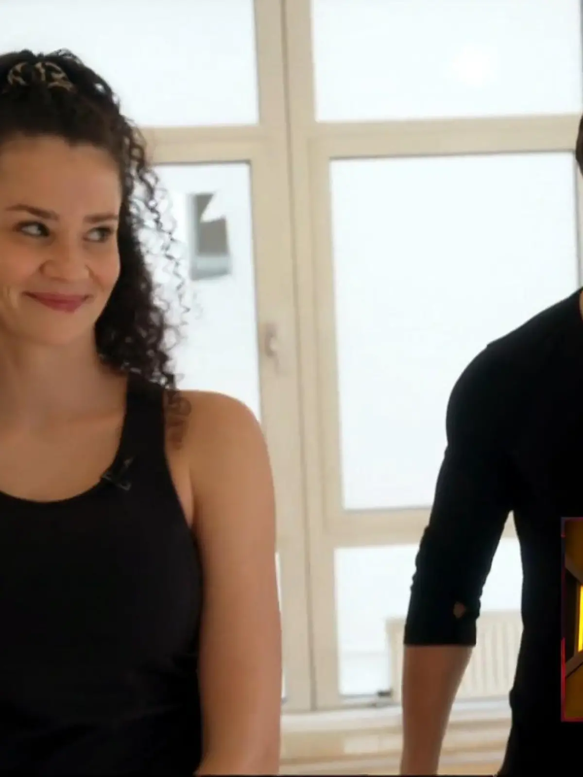 Bild zu: "Betty muss für die Samba zur sexy Granate werden"