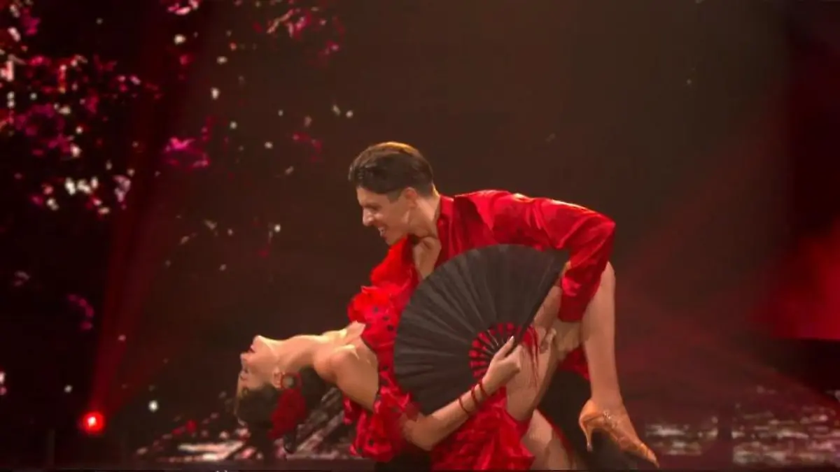 Betty und Alexandru schwingen die Hüften bei ihrer Samba zu "La Isla Bonita" Zeigt Betty ihre sexy Seite?