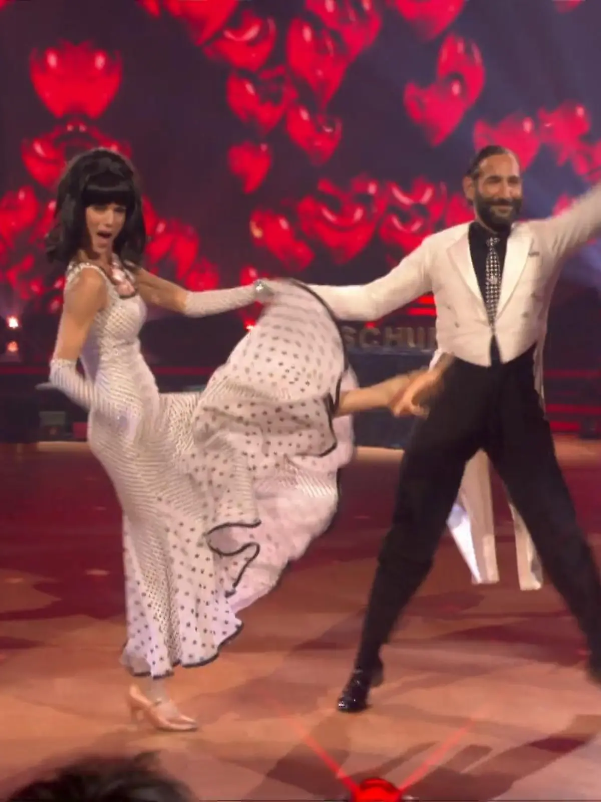 Bild zu: "Massimo und  Esther zeigen ihren Slowfox zu "The Shoop Shoop Song""