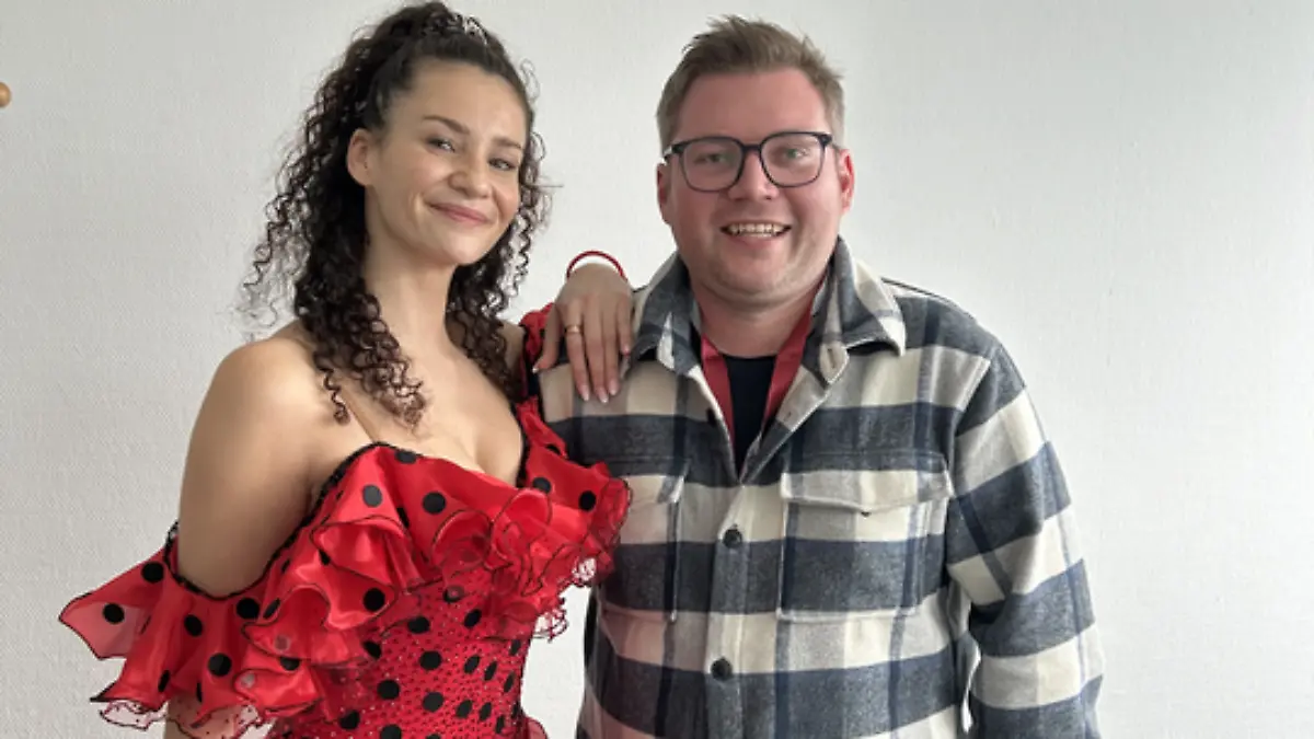 Betty Taube bei den Proben im Interview mit RTL-Reporter Kai Franzke Jr. 