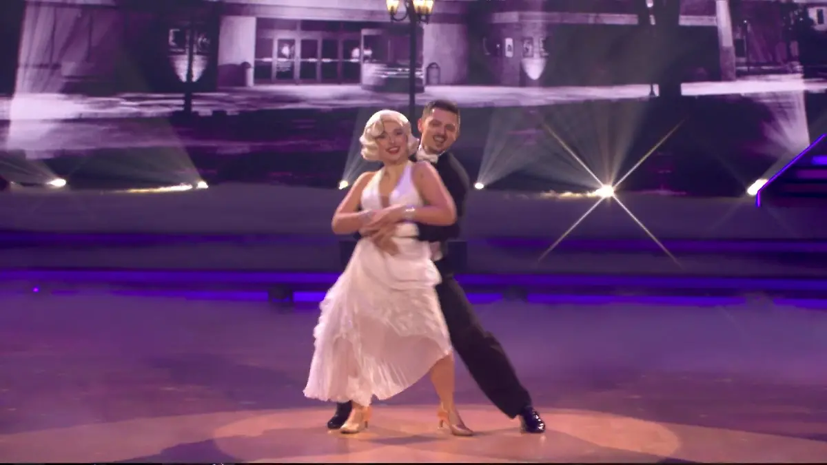 Bibi Heinicke legt einen filmreifen Slowfox aufs Parkett Let’s Dance 2026 - Show 4