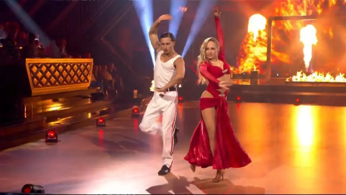 Energiegeladene Performance: Milano und Marta tanzen den Paso Doble zu "We Will Rock You" Standing Ovations für Milano