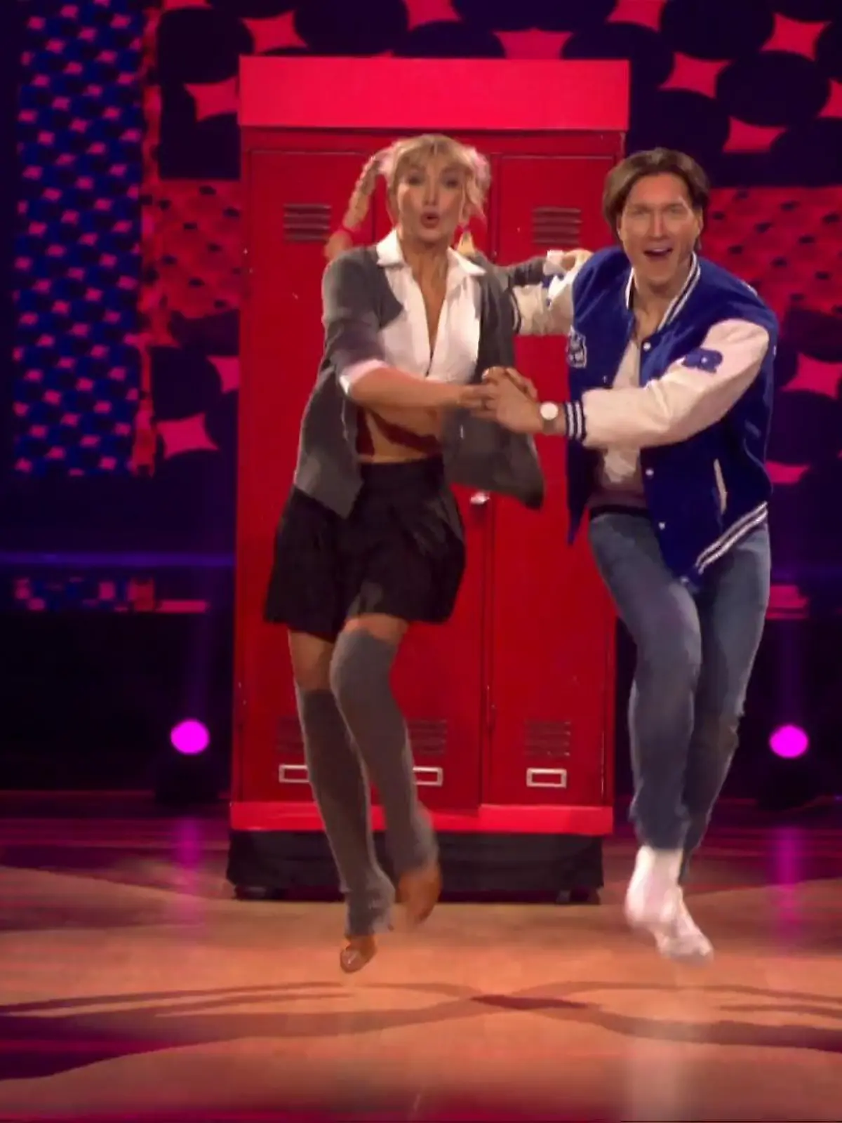 Bild zu: "Anna-Carina und Evgeny tanzen einen schwungvollen Jive zu "Baby One More Time""