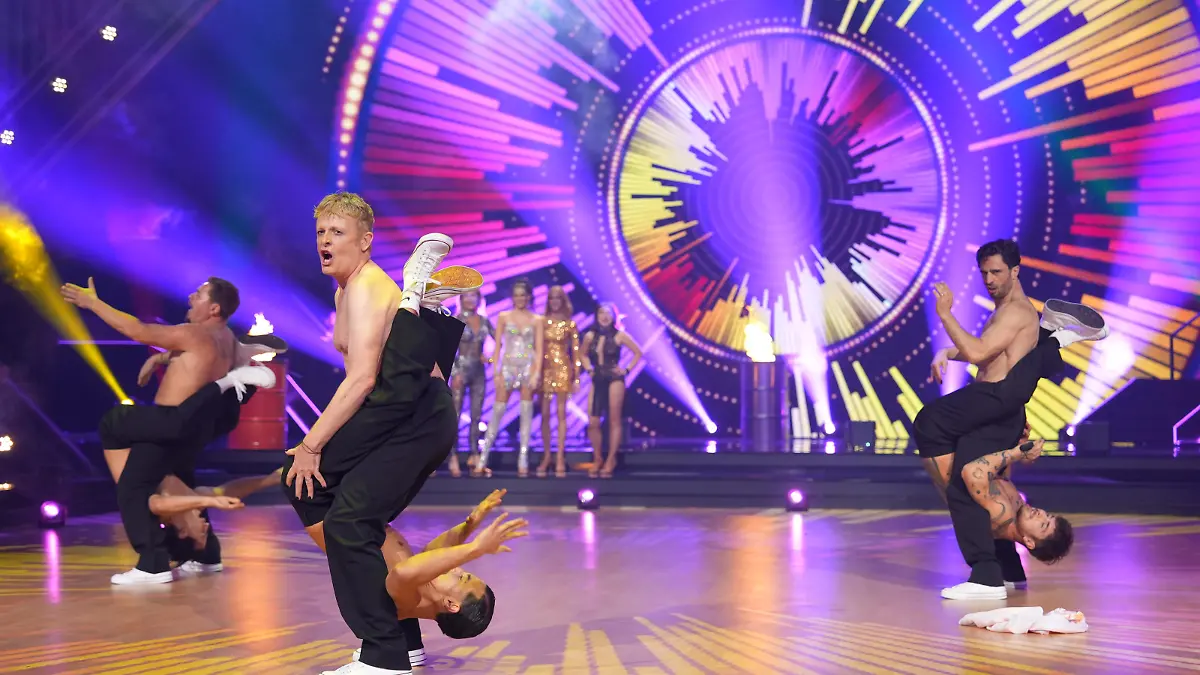 Beim „Let’s Dance“-Special zeigen die Stars viel nackte Haut! "Boys versus Girls"-Duell