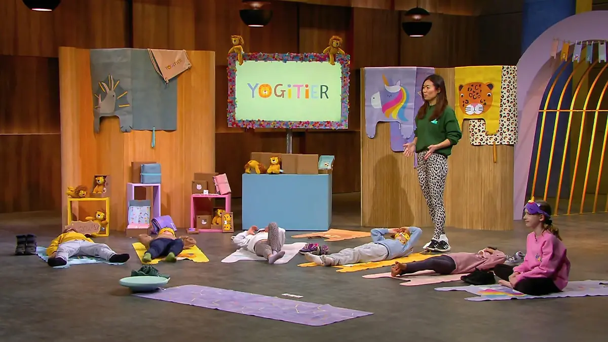 Kann Fei mit bunten Yoga-Matten die Löwen begeistern? Bewegung statt Bildschirm