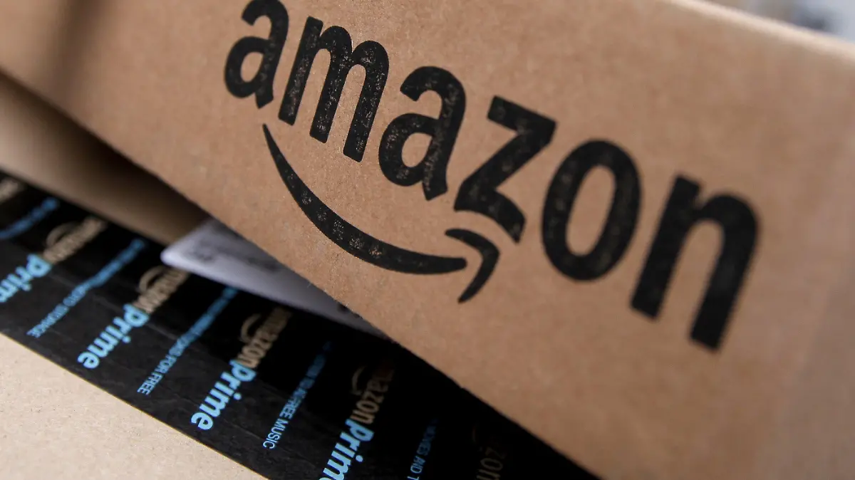 FILE PHOTO: Amazon boxes are seen stacked for delivery in the Manhattan borough of New York City, January 29, 2016.  REUTERS/Mike Segar/File Photo