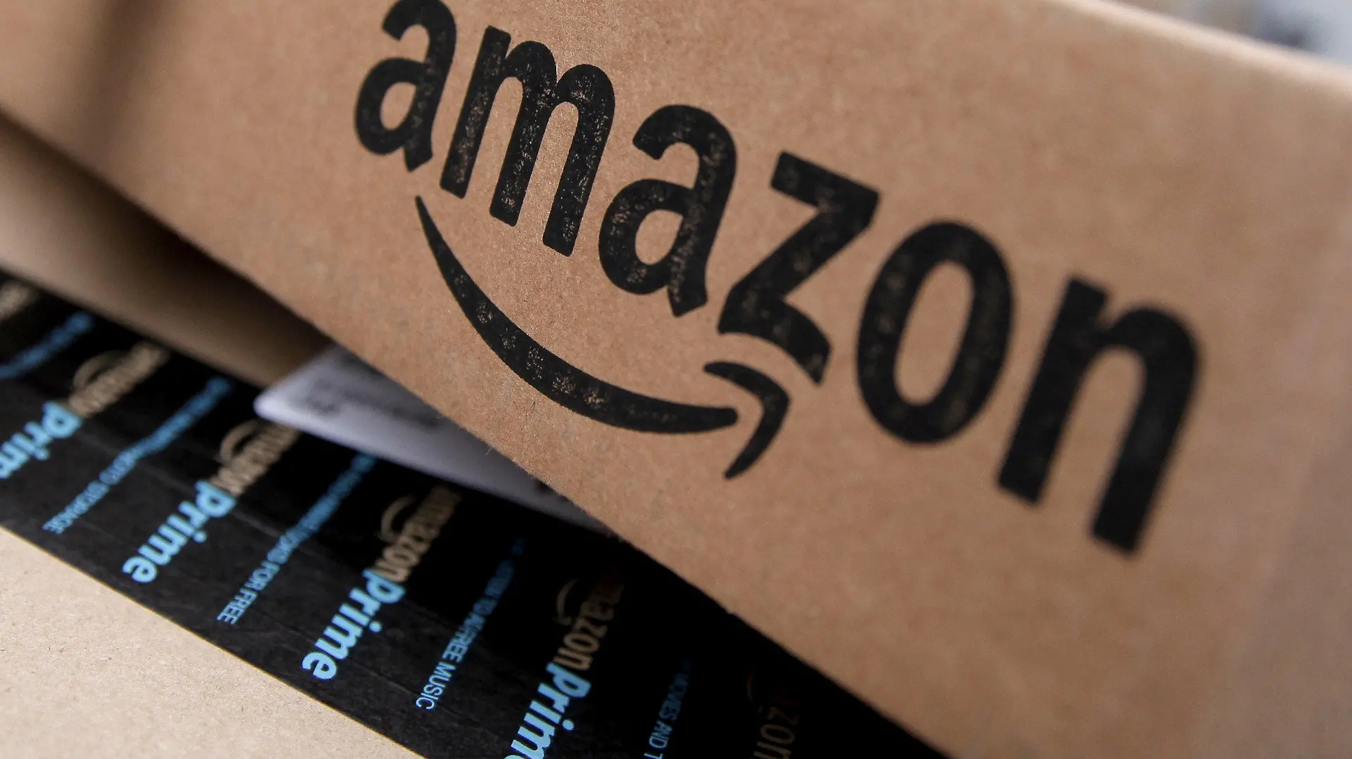 FILE PHOTO: Amazon boxes are seen stacked for delivery in the Manhattan borough of New York City, January 29, 2016. REUTERS/Mike Segar/File Photo