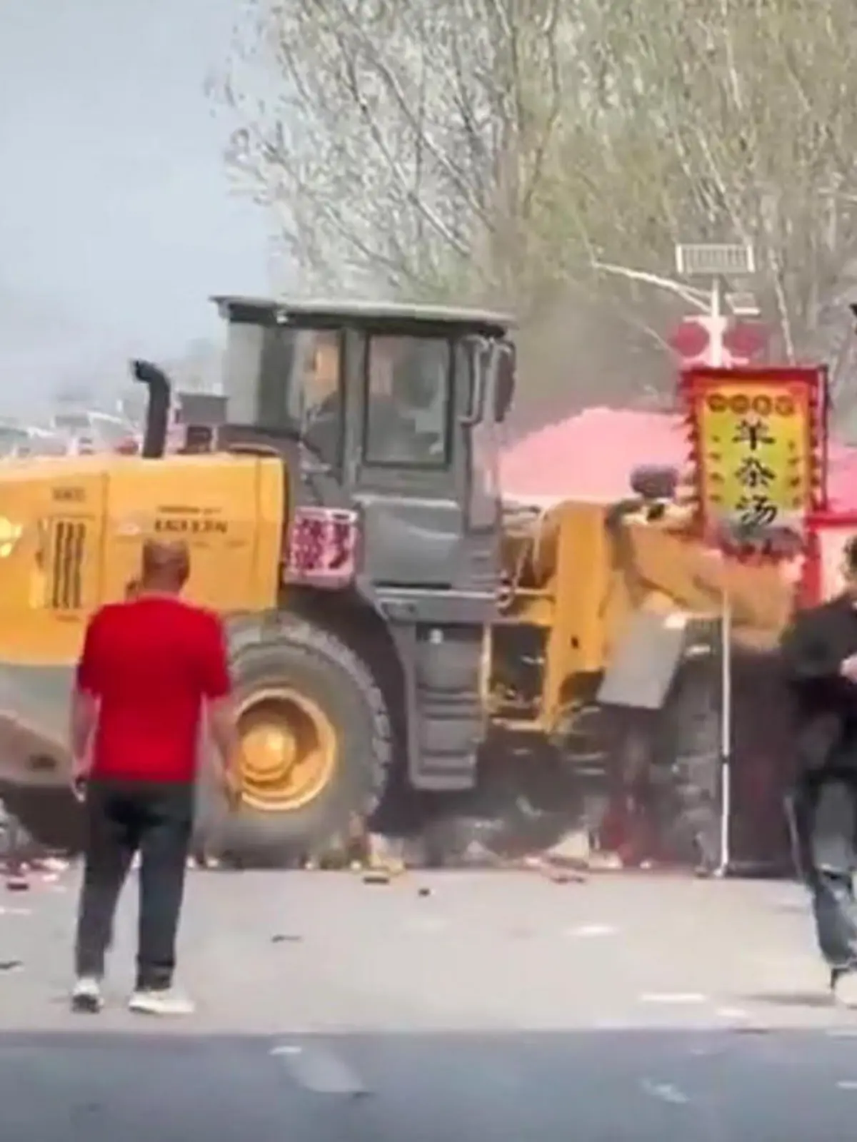 Bild zu: "Bulldozer kracht in Bauernmarkt – zahlreiche Tote und Verletzte"