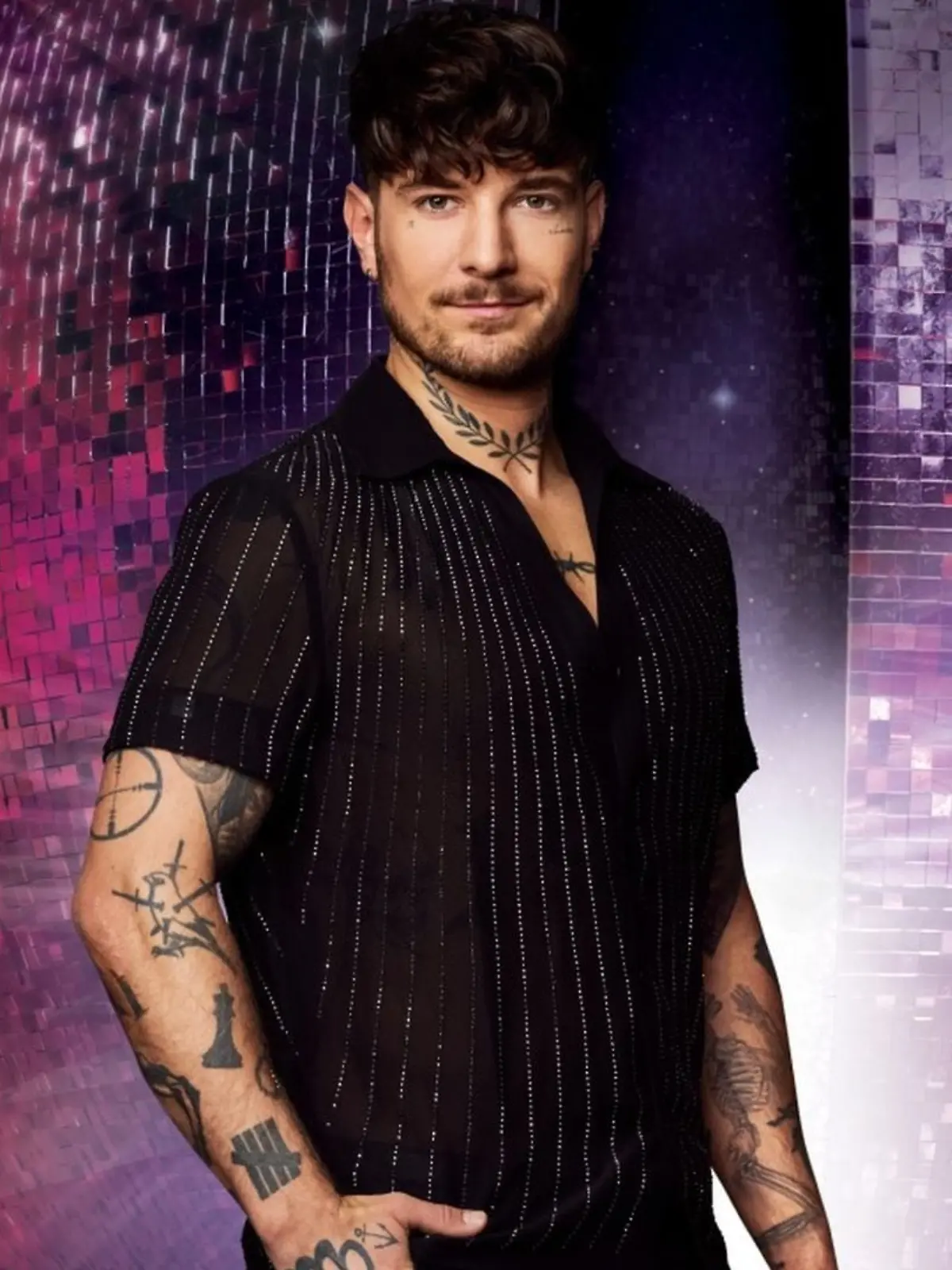 Willi Banner zeigt seine Tattoos