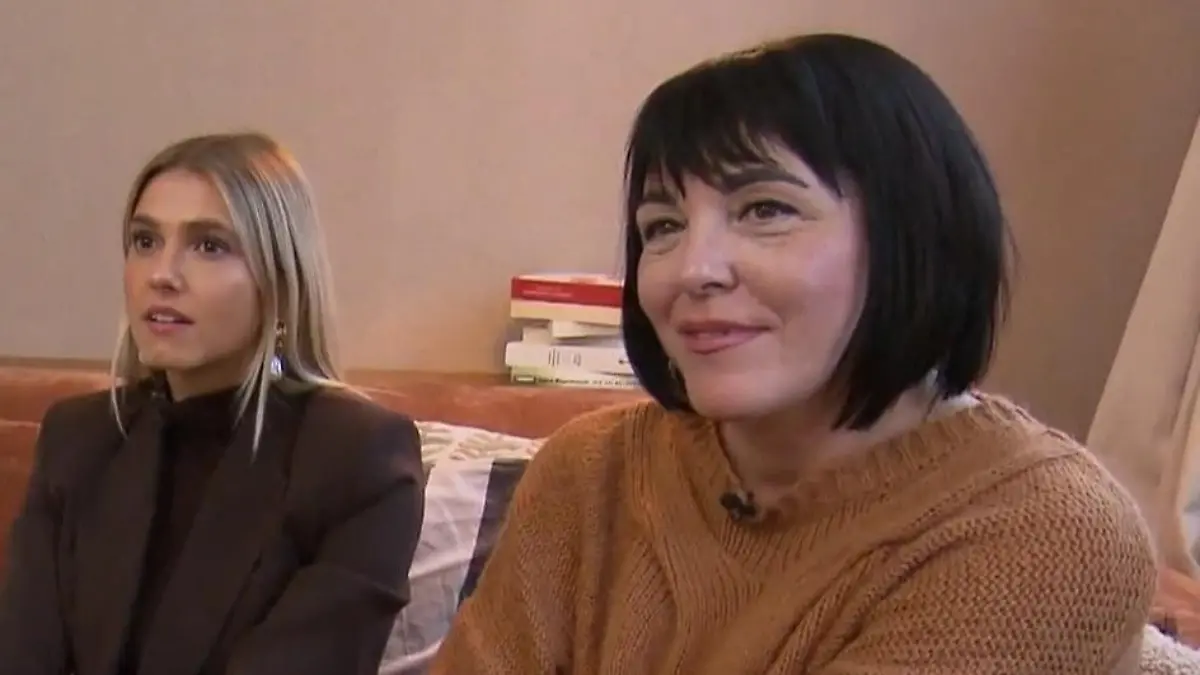 Die Kandidatinnen erfahren von Guido das Motto