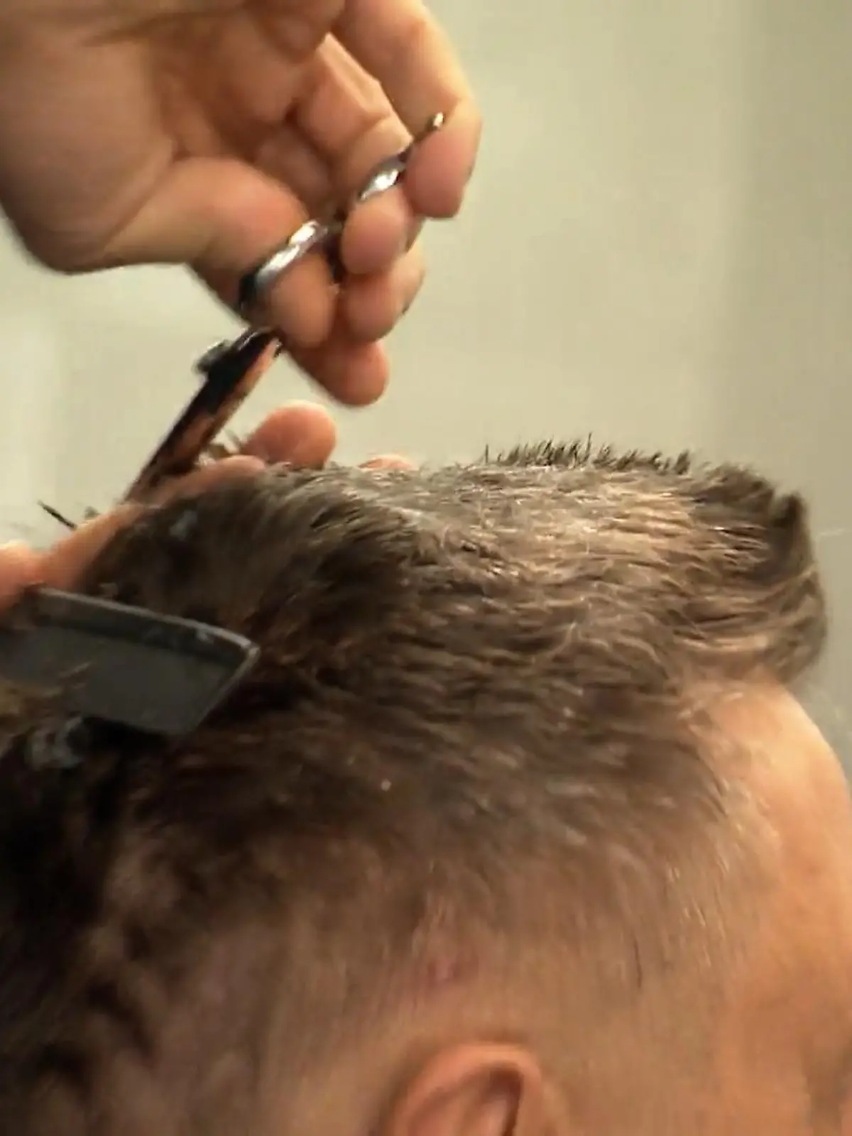 Bild zu: "Warum ein Friseur-Ehepaar Senioren unterstützt"