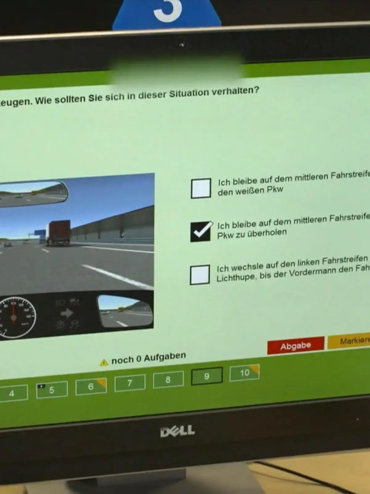 Bild zu: "Betrügen immer mehr bei der Führerscheinprüfung?"