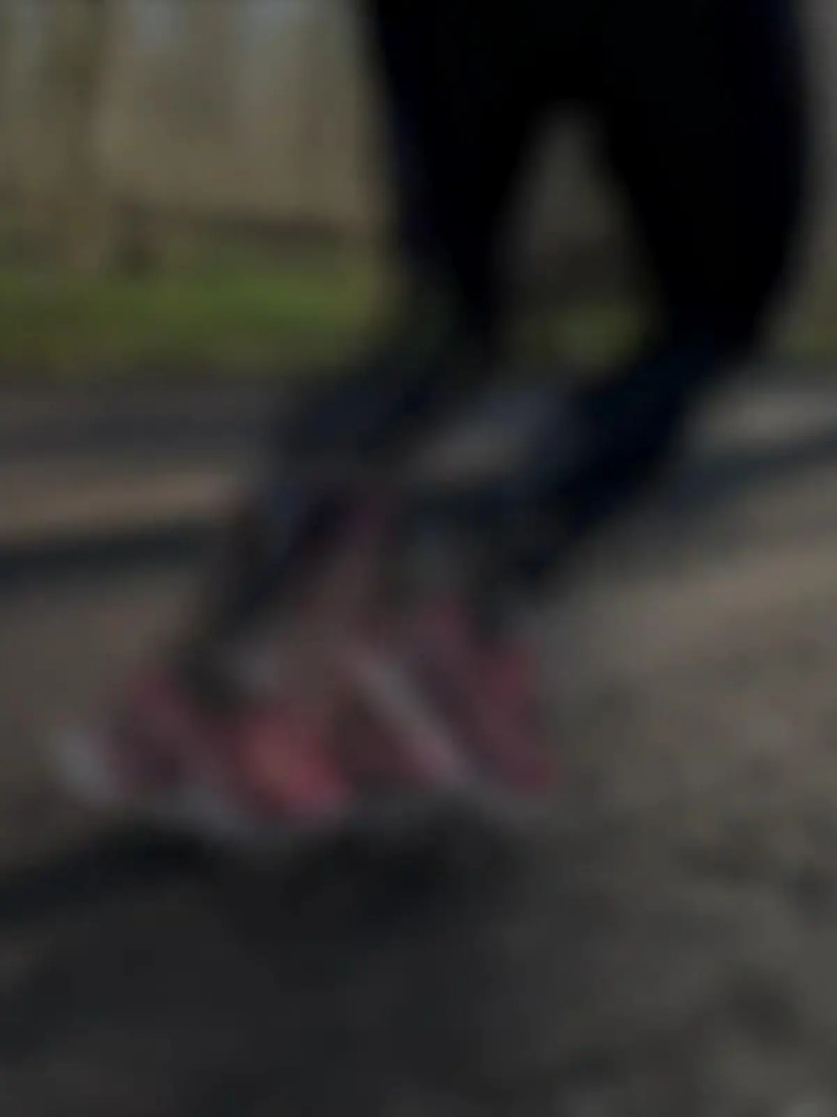 Bild zu: "Vergewaltigt am helllichten Tage – wie reagiert sie auf das Treffen mit dem Täter?"