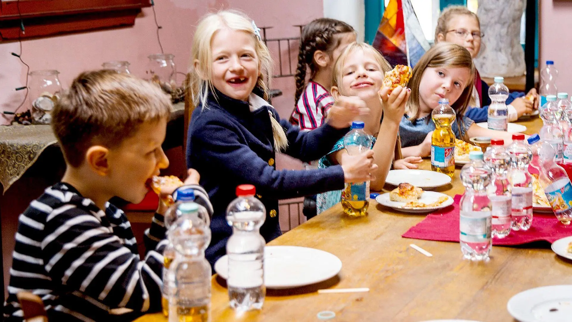 90' - Kinder sind im Abenteuerhaus