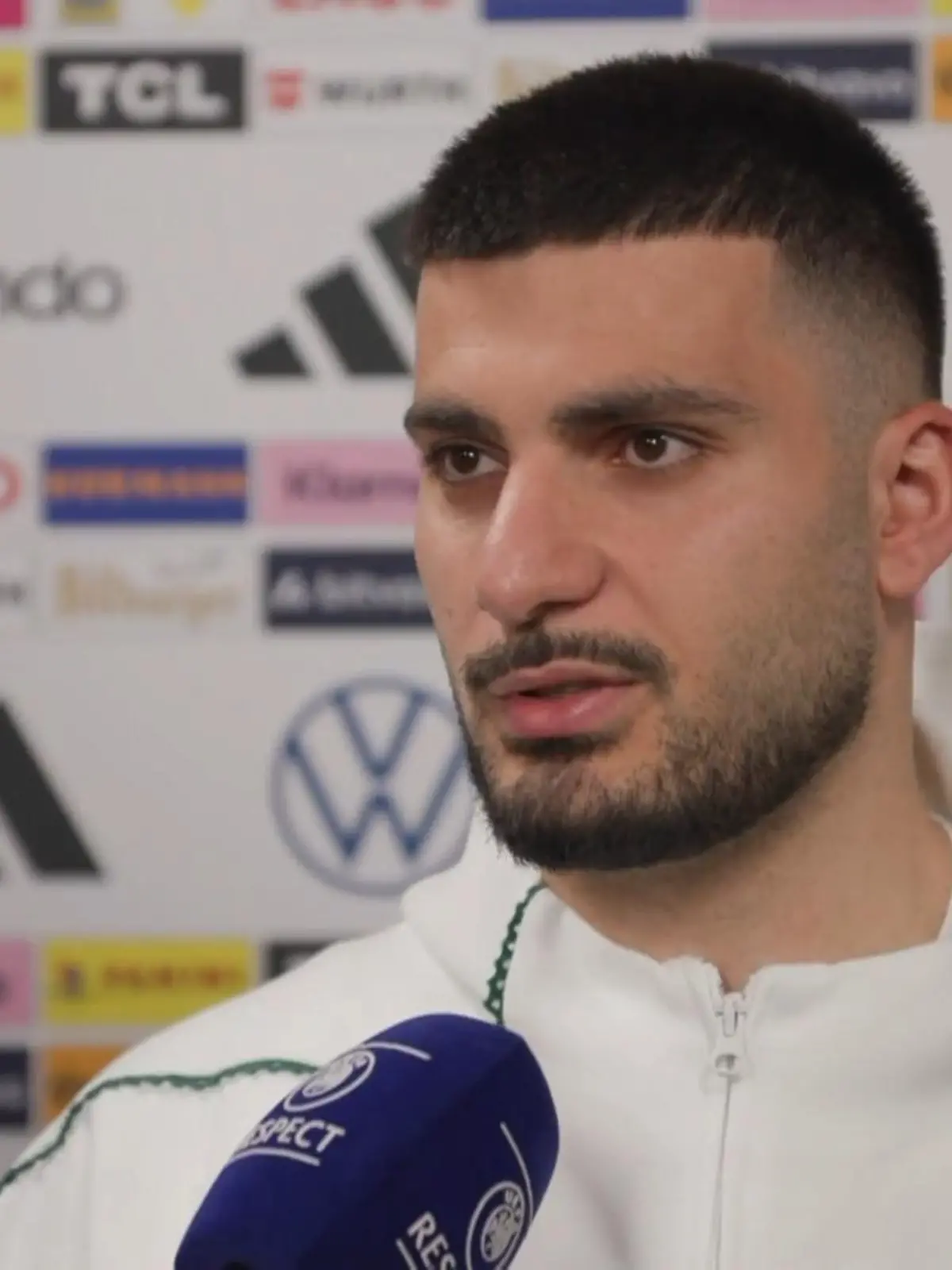 Bild zu: "Mega-Kritik nach Pfiffen gegen Sané: „Wir sind ein Land – da gehören alle dazu“"