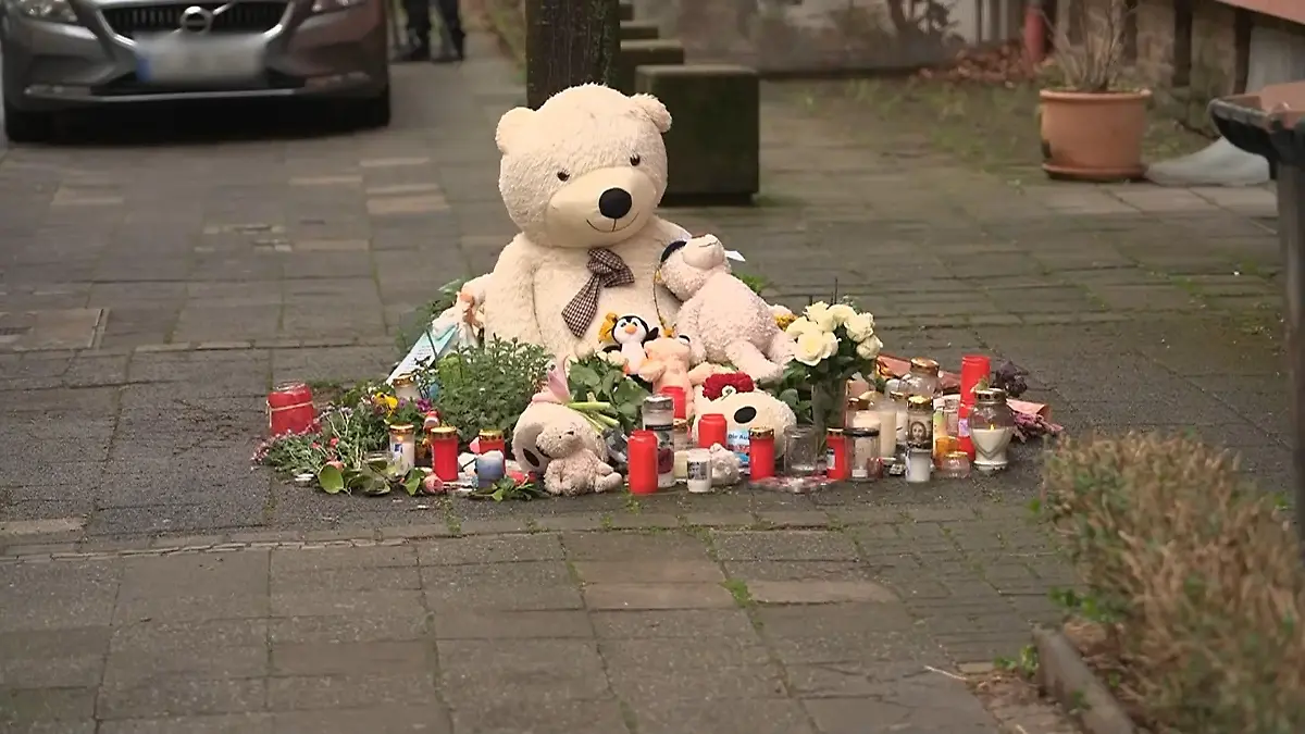Witten trauert nach tödlichem Messerangriff Tat in Wohnstraße
