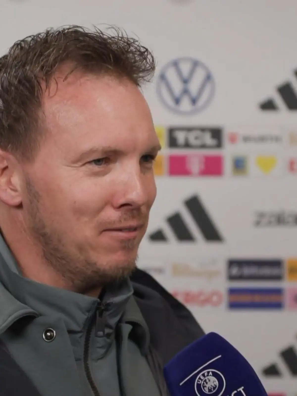 Bild zu: "Frau und Mama auf die 1! So wichtig ist Nagelsmann die Familie im Stadion"