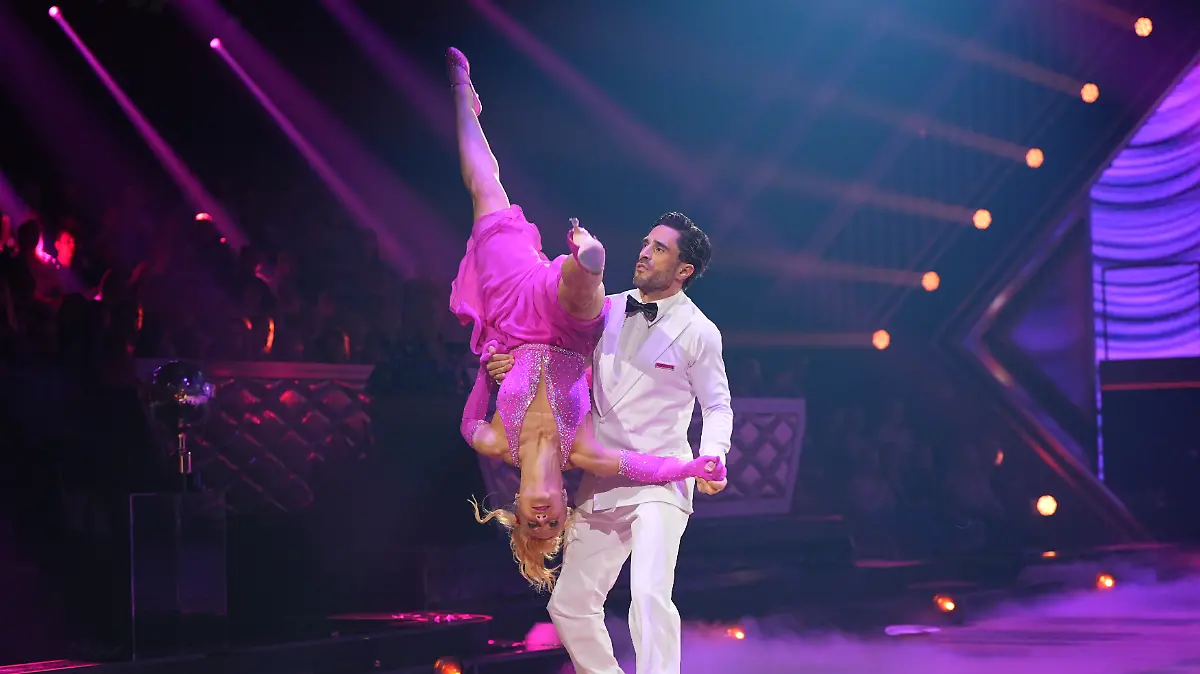 Bild zu: "Jury warnt „Let’s Dance”-Profitänzerin! Gehen Kathrin und Jan zu viel Risiko ein?"