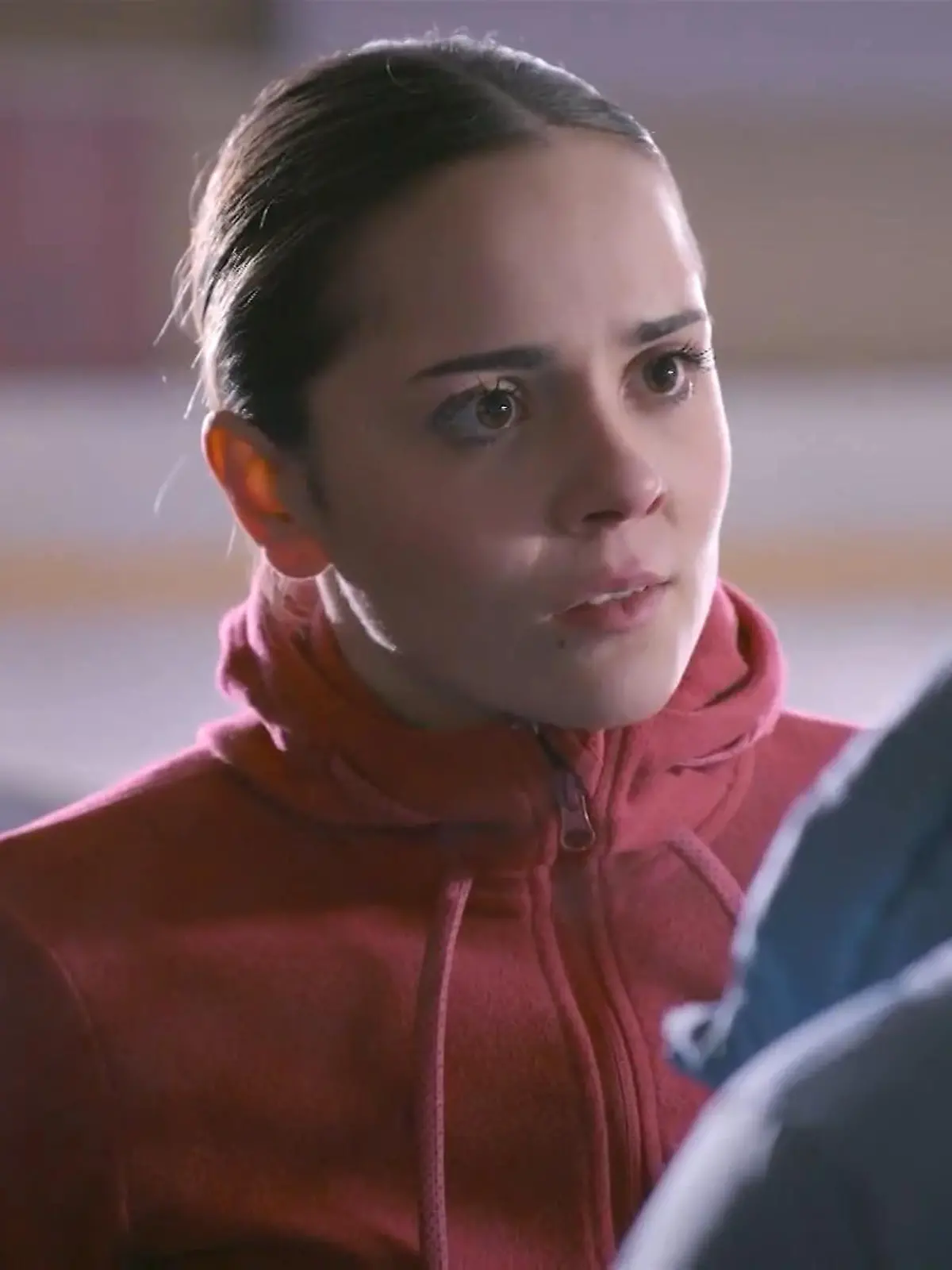 Bild zu: "Valea überredet Joana, ihr bei einer Intrige gegen Charlie zu helfen"