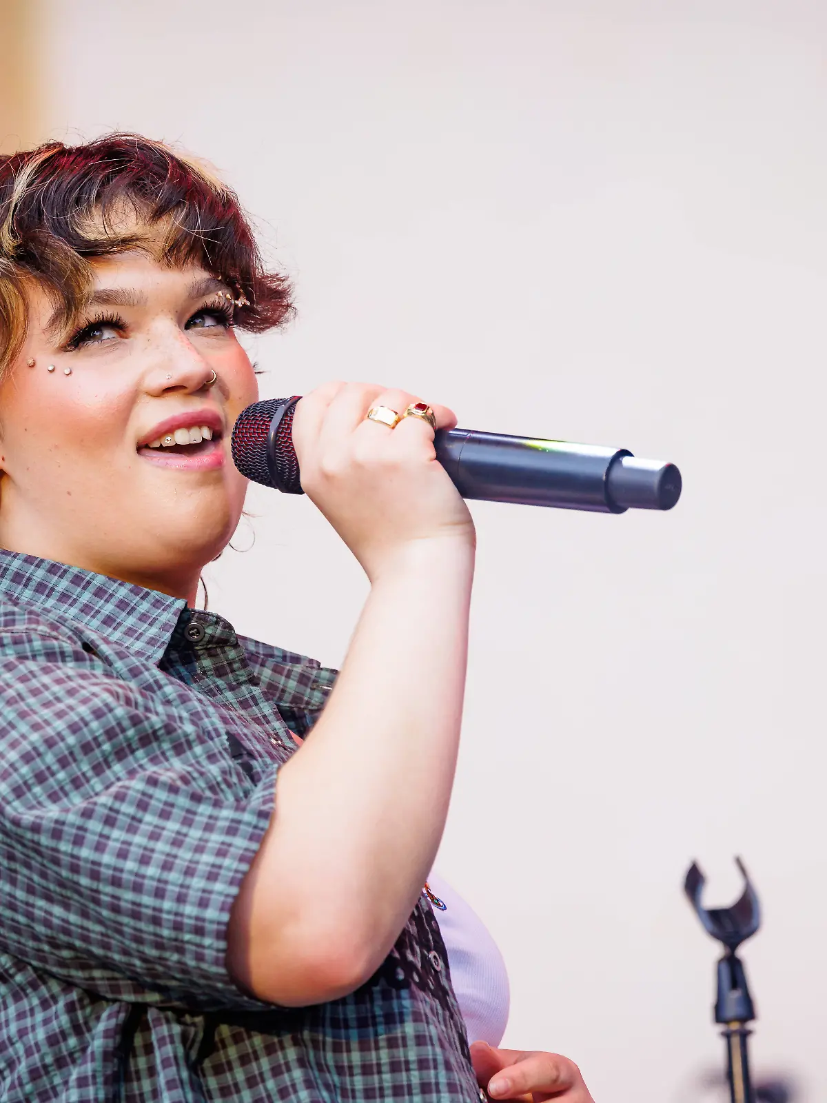 Lola Young live at Oyafestivalen 2025 Oslo, Norway. 07th, August 2025. The English singer and songwriter Lola Young performs a live concert during the Norwegian music festival Oyafestivalen 2025 in Oslo. Norway, Oslo PUBLICATIONxNOTxINxDENxNORxFINxBEL Copyright: xGonzalesxPhoto/KetilxMartinsenx