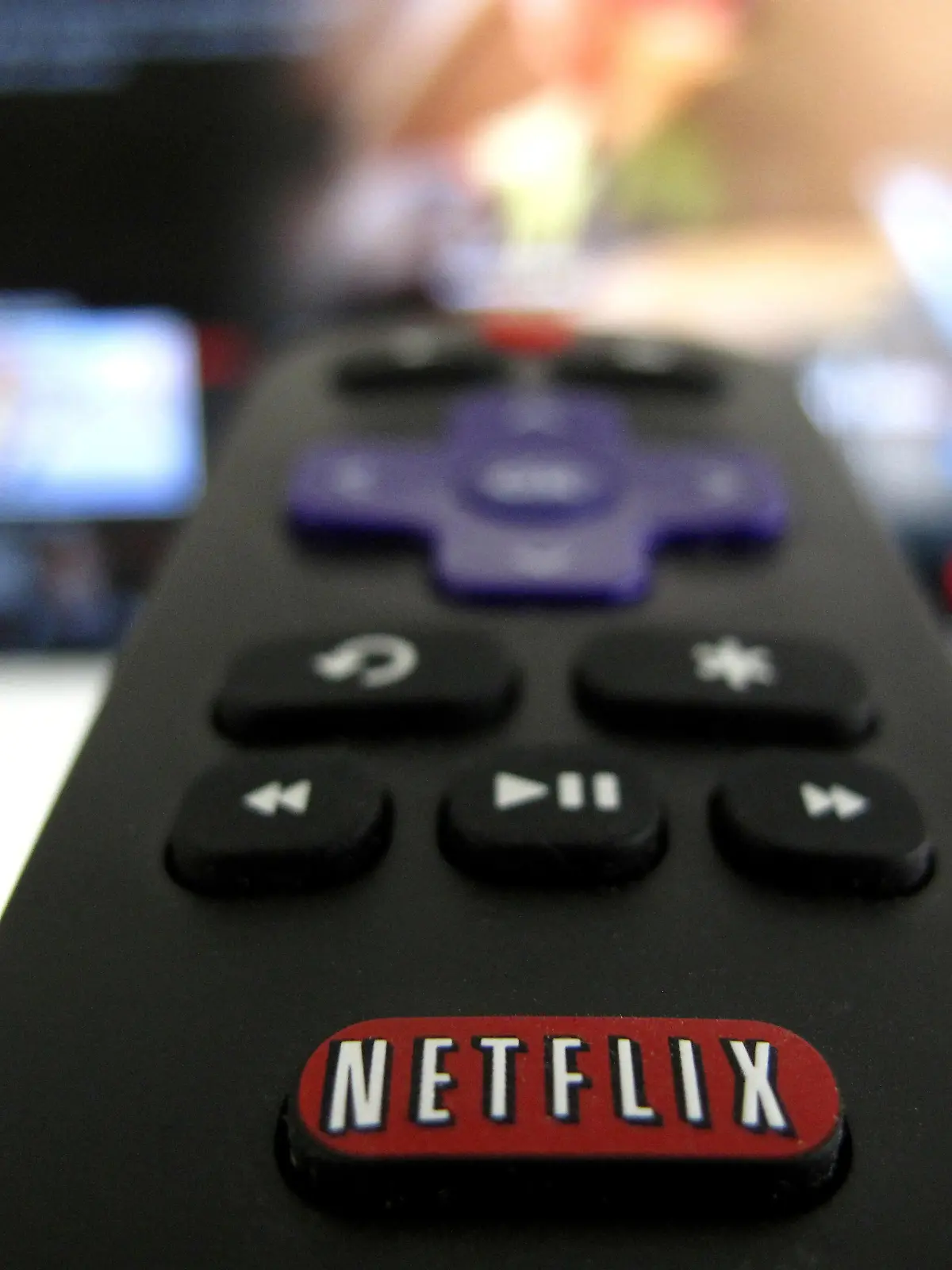 FILE PHOTO: The Netflix logo is pictured on a television remote in this illustration photograph taken in Encinitas, California, U.S., January 18, 2017.  REUTERS/Mike Blake/File Photo
