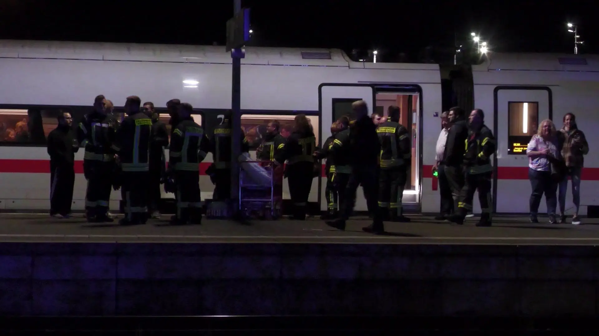 Die ehrenamtliche Feuerwehr Bebra half ebenfalls.