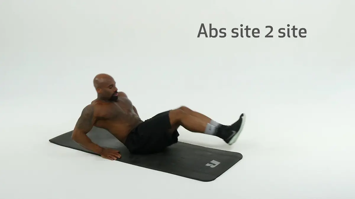 Bodybuilder und Personal Trainer Steven Wilson aus Düsseldorf führt Übungen durch.