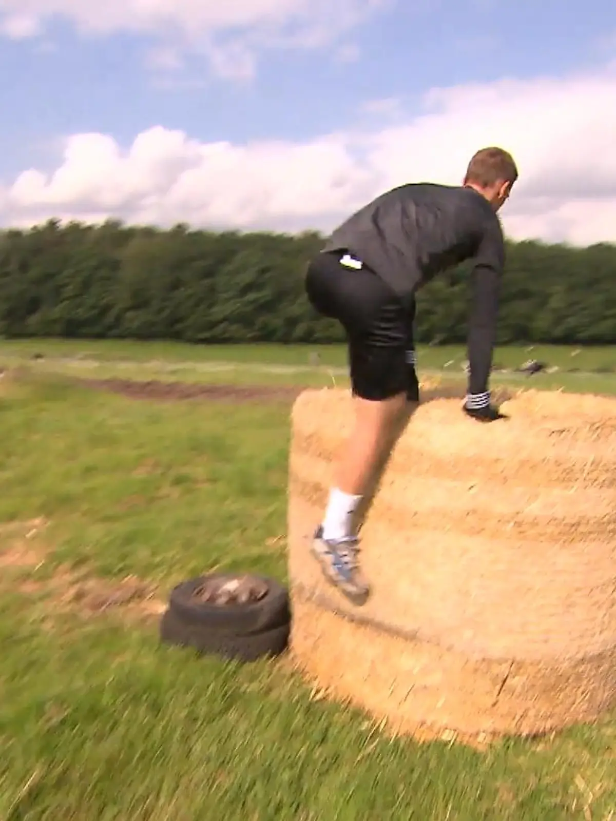 Statt muffige Trainingsräume gibt es bei „RöhnGym“ frische Luft und Natur pur zum Trainieren – denn das Studio ist der Bauernhof.