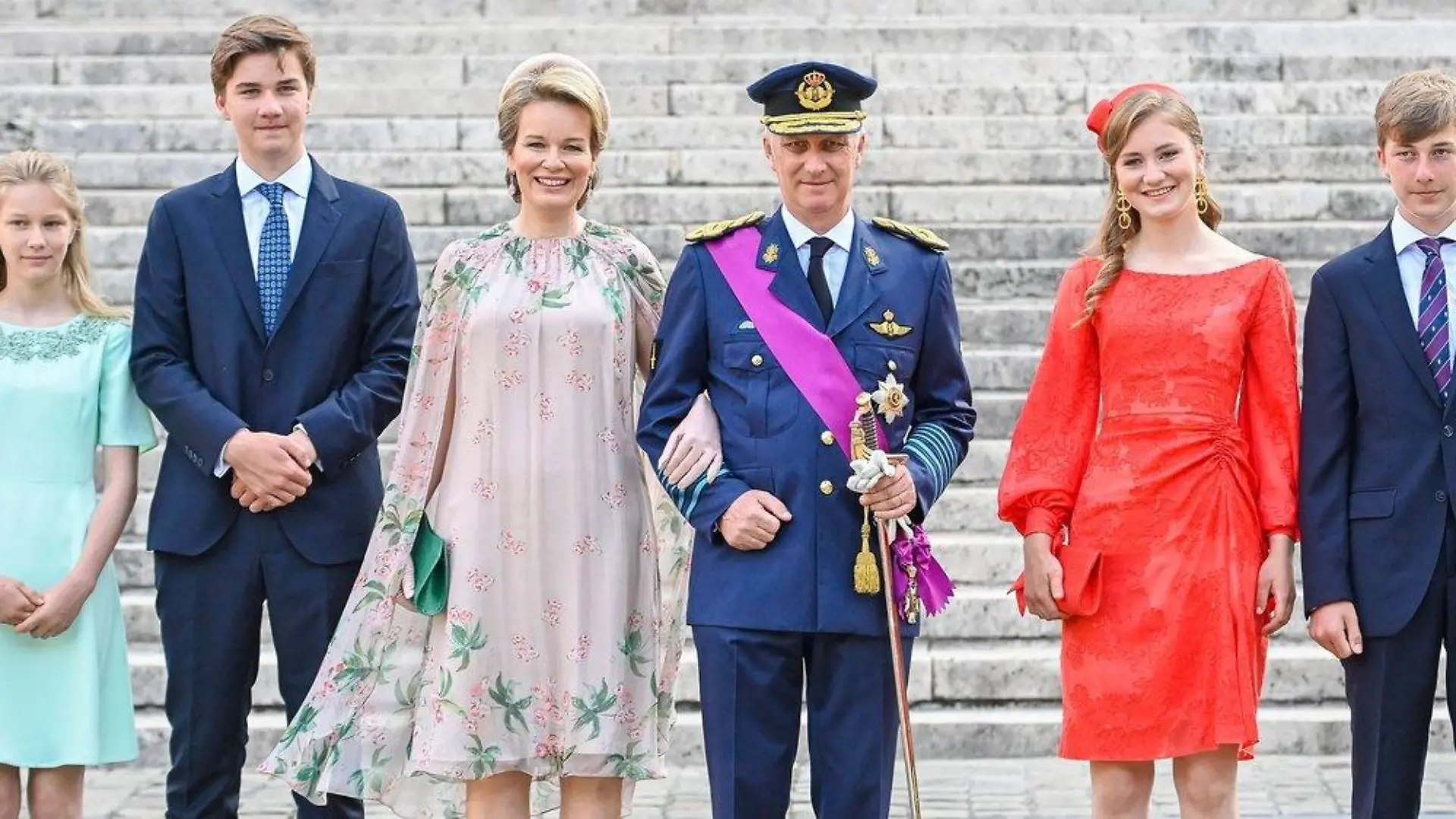 Elisabeth von Belgien tauscht ihre Uniform gegen ein Traumkleid